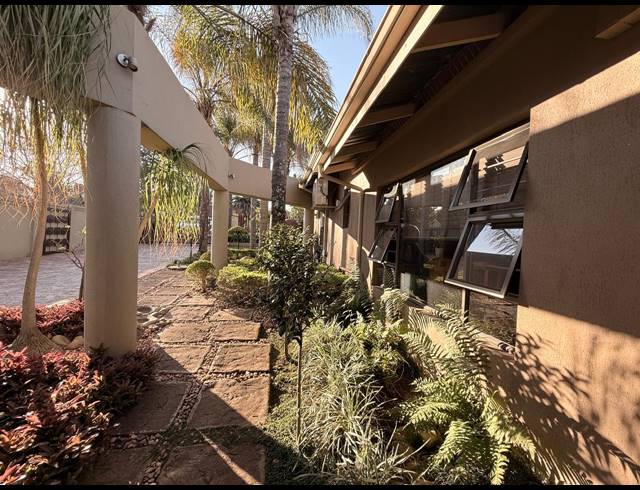 5 BEDROOM HOUSE FOR SALE IN HUTTENHEIGHTS